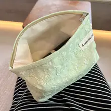女性用ポータブル化粧ポーチ【内側仕切り付き・収納に便利】