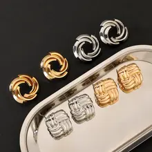 幾何学模様のツイストデザインフープピアス【ハートモチーフ・おしゃれな女性用】