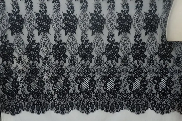 フランス製の広幅メッシュ生地：刺繍レース・ウエディング用の素材特性と実用性