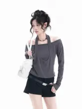 個性的なハイネックデザインのグレーショートトップス【フィット感・アシンメトリーな袖】