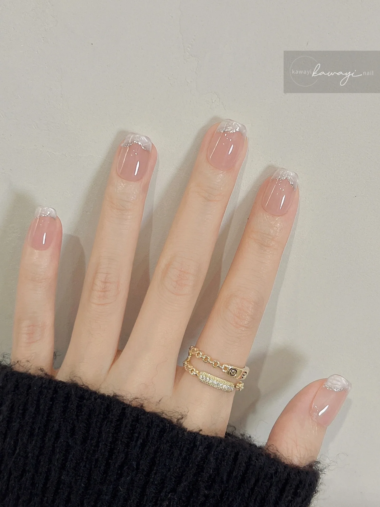 ショートネイル おしゃれのシンプルフレンチスタイルが日常に合う理由