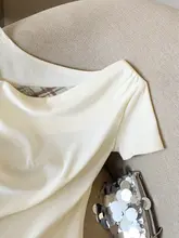 おしゃれデザインの個性的なショートスリーブTシャツ【夏用・オフショルダー・チェック柄・ギャザー加工】