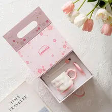 可愛い桜柄のマグカップ【フタ付き・スプーン付き・陶器・朝食用・牛乳やコーヒーに最適】