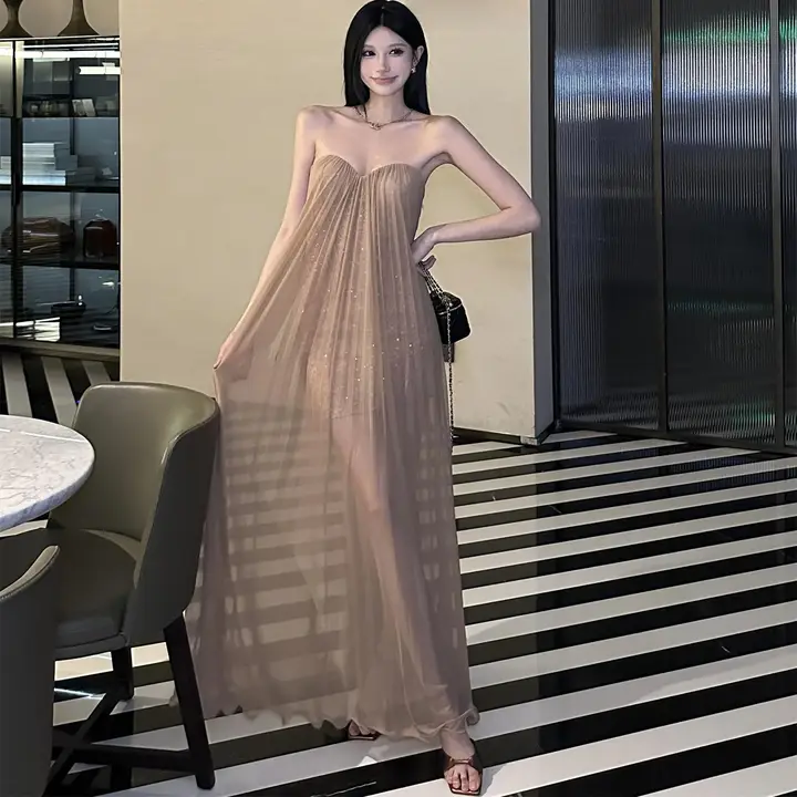 魅力的なオフショルダーメッシュドレス【高級感のあるロングスカート・セクシーな背中見せ】