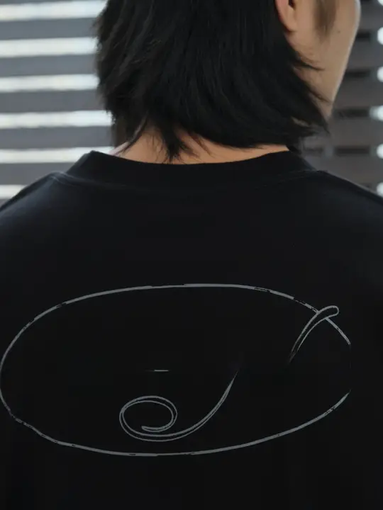 ヴィンテージ風 バックプリントデザインのゆったりショートスリーブTシャツ