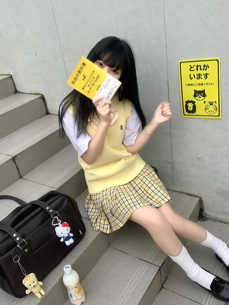 ミズハラミ JKカレッジスタイルニットベスト：甜美風のつなぎ上着としての実用性とシーン別活用