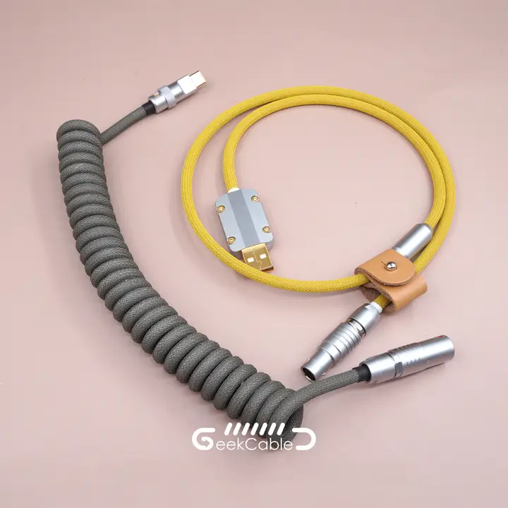 タムデザインのスパイラル機械式キーボード用データケーブル【微光仕様】
