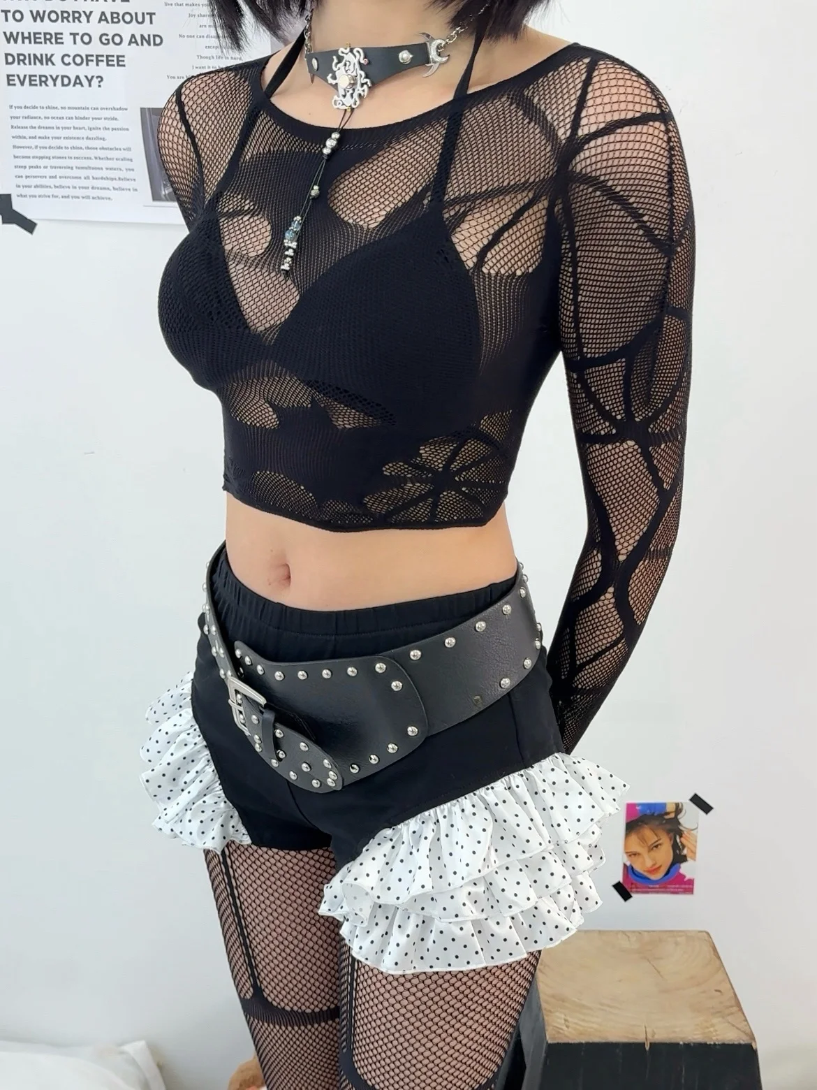黒いメッシュトップスは、本当に通勤に合うの？