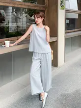 爽やかなブルーのシンプルカジュアルタンクトップとロングパンツ（セットアップ対応）