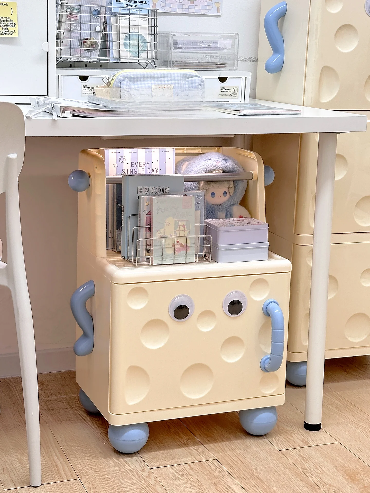子供の本や学習機を収納するのに、どんなキャビネットが最適なの？