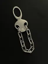 キーホルダー バッグチャーム エイリアンモチーフ パンク風 楕円形 チェーン付き ウエストポーチ用 ストリート 個性的 「RV」