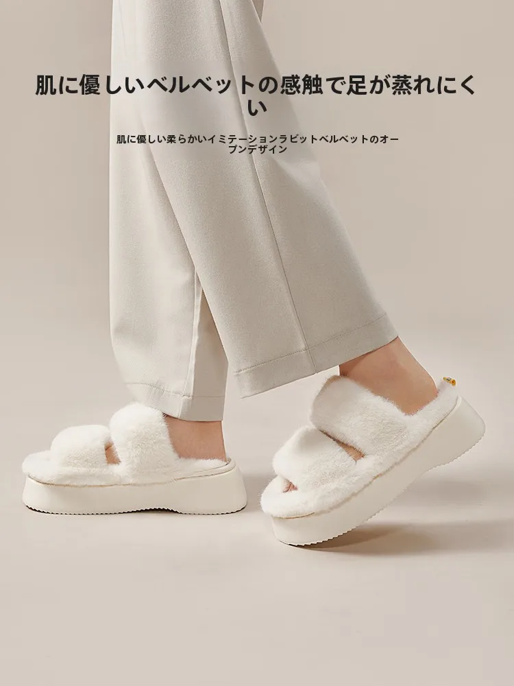 ふかふかの厚底ファーサンダル：女性向け秋冬スタイルの快適性とデザインバランス
