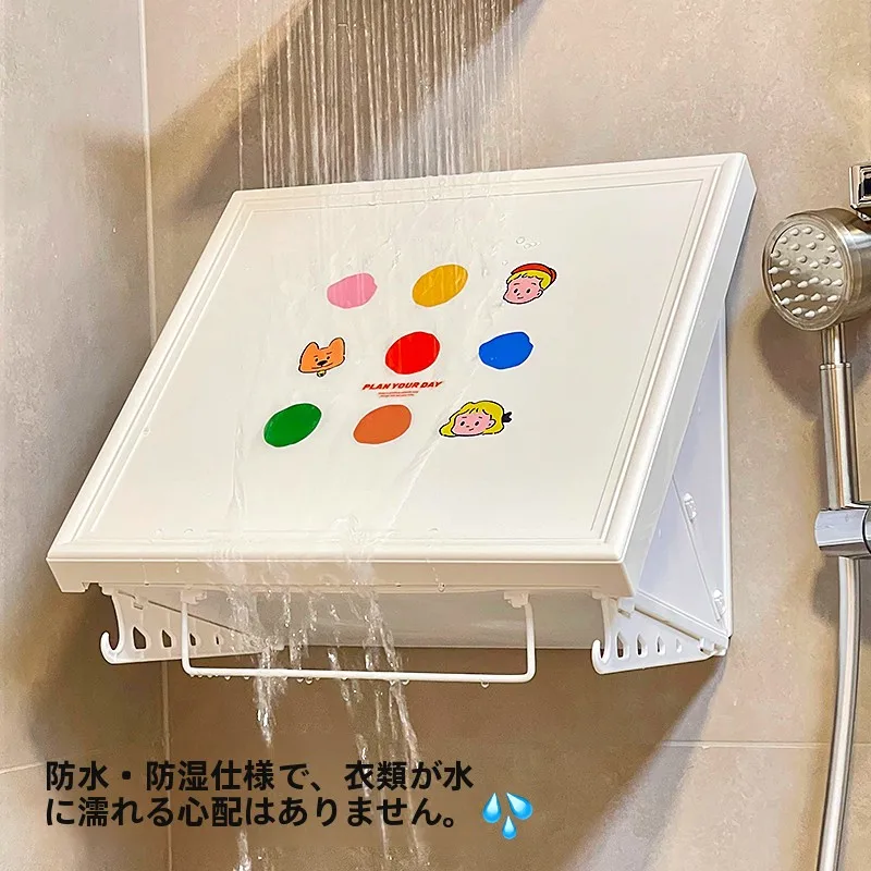 バスルーム天井の収納デザイン：壁掛け式衣類収納ボックスの実用性と設置ガイド