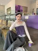 春夏用の微透な紫色の小花柄長袖Tシャツ【女性用・スリムフィット・おしゃれなデザイン】