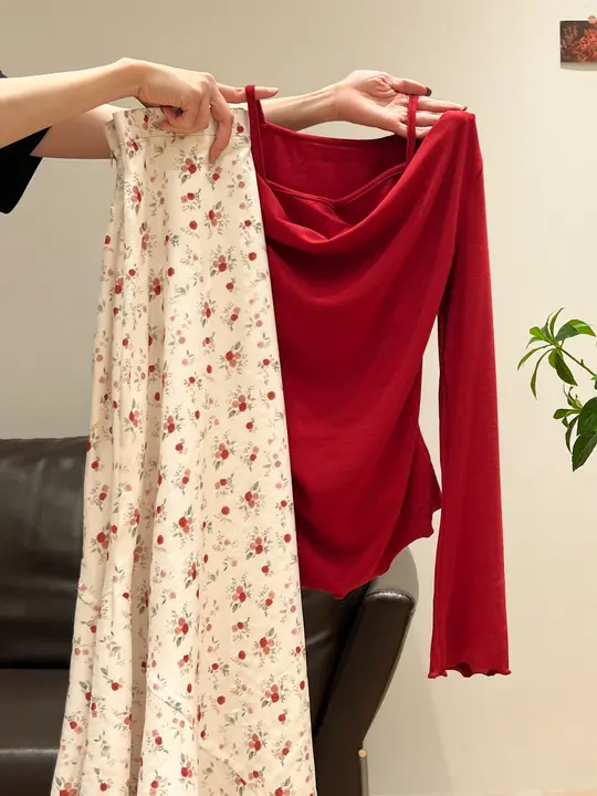 華やかな赤のオフショルダー長袖Tシャツ【一体型デザイン・春夏用】（セットアップ対応）