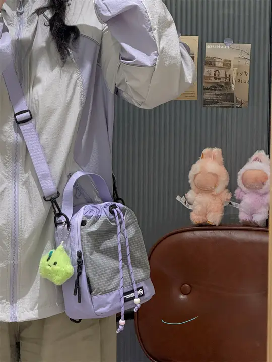 多機能キャンプ用リュックサック【女性用・斜め掛け・軽量・スマホ対応】