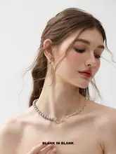 蝶のデザインのピアス【純銀・ジルコン・個性派・ギフトに最適】