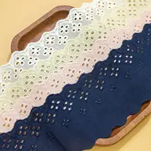 カラフルな手作りの刺繍布【白コットン・花柄・デコレーション用】