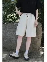 ゆったりとしたデザインのポケット付きショートパンツ【春夏用・ホワイト・フィット】（セットアップ対応）