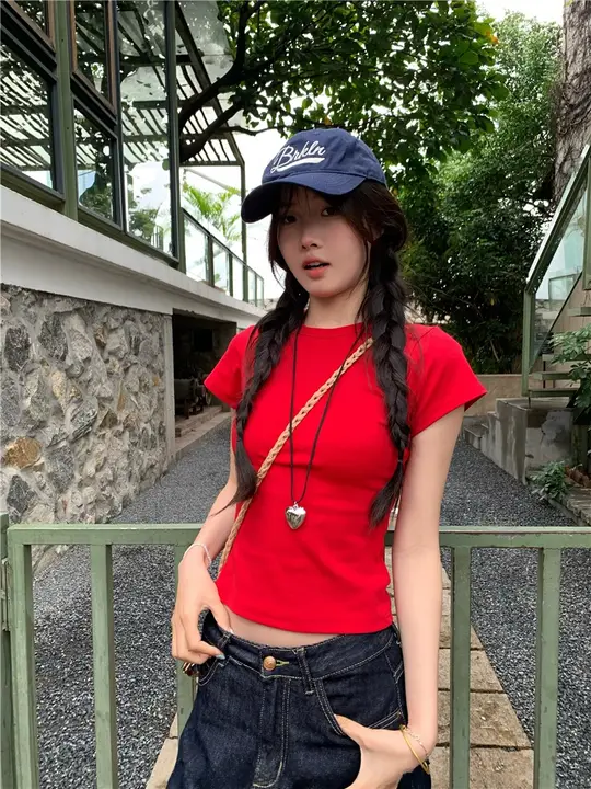 シンプルでスタイリッシュな女性用丸首短袖Tシャツ【極上の柔らかさ・フィット感】