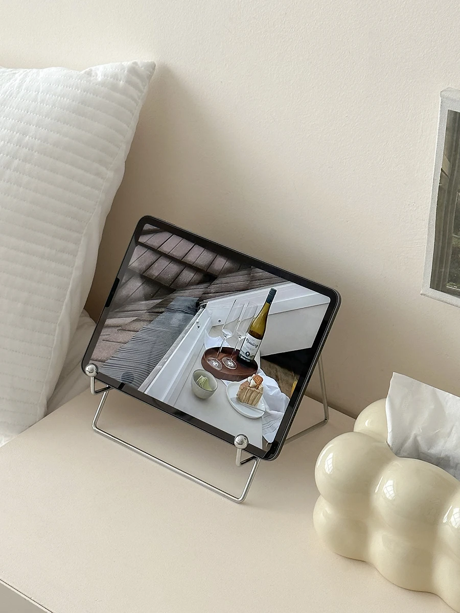 インスタ風金属タブレットスタンド：デスク・ベッド用の軽量で安定した設置解決