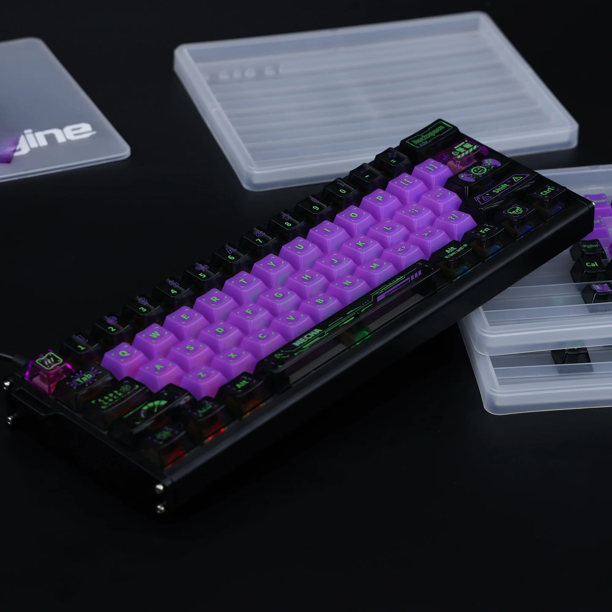 深池エンジン製黒紫色サイバースタイルキーボード：CapsLockキーとメカニカルスイッチの実用性を解説