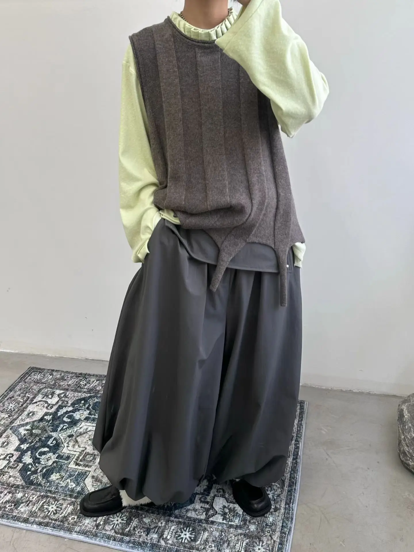 タイパンツ おしゃれに失敗しない方法は？「フレア裾のウエストランタンパンツ」が解決する3つの理由