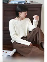 極上の柔らかさ！全羊毛製レトロデザインのラウンドネックニットセーター【ふんわりした肌触り・秋冬用】