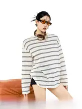 ストライプ柄のゆったりとした長袖Tシャツ【夏用・薄手・紫外線対策】