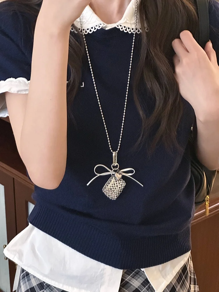 骨格ストレートネックレスは本当にいらない？それとも、日常の美しさを支える存在なのだろうか？