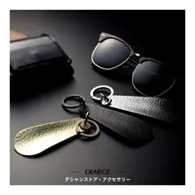 Diarge 製 黄銅製キーホルダー【メタルハンマーテクスチャー・携帯用・靴べら付き】