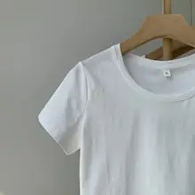 白色コットン製フィットTシャツ【ショートスリーブ・低めのネックライン・シンプルスタイル】
