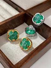 金属製シルバーカラー・グリーンアイスクリスタル宝石ジルコニアピアス【高級感あるデザイン】