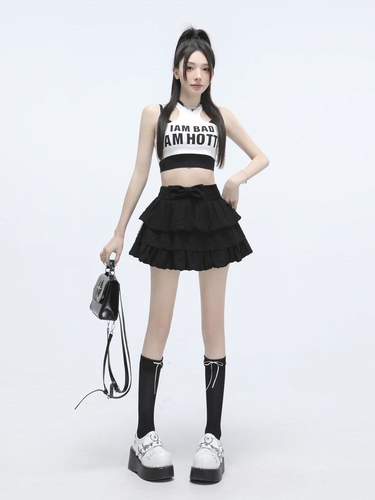 レースフレアスカートのデザインと実用性：ハイウエスト・プリーツ構造による夏用スタイルの解説