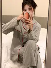 ブラックストライプの長袖パジャマ【春秋用・女性向け・着用可能】