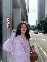 立体ギャザー付きVネックストライプシャツ【淡いピンク・女性用】