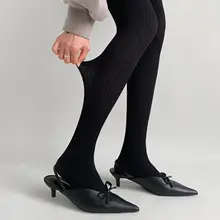 グレーのダイヤモンドデザインストッキング【春秋用・ボディラインを引き立てる】