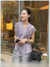 サステナブルデザインの皺加工ノースリーブシャツ【夏用・ファッション】