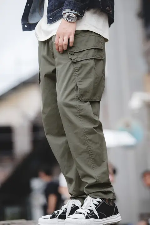 機能性ワークパンツ【秋用・多ポケット・ストレート・カーゴ風・軍用グリーン】