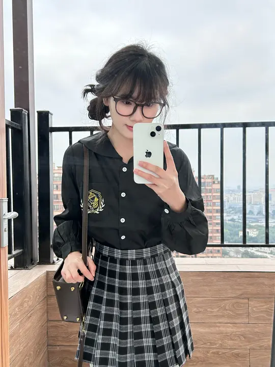 デザイン性抜群のネイビースタイル黒長袖白JK制服シャツ【春秋用】