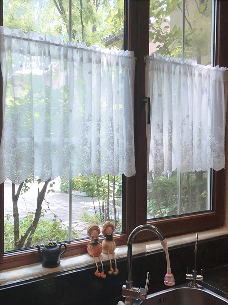 田園風プリーツカーテン：孔雀模様とコーヒーカラーの透光性と空間適応性を徹底解説
