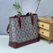 特大サイズの蛙模様トートバッグ【おしゃれで高品質・通勤用】
