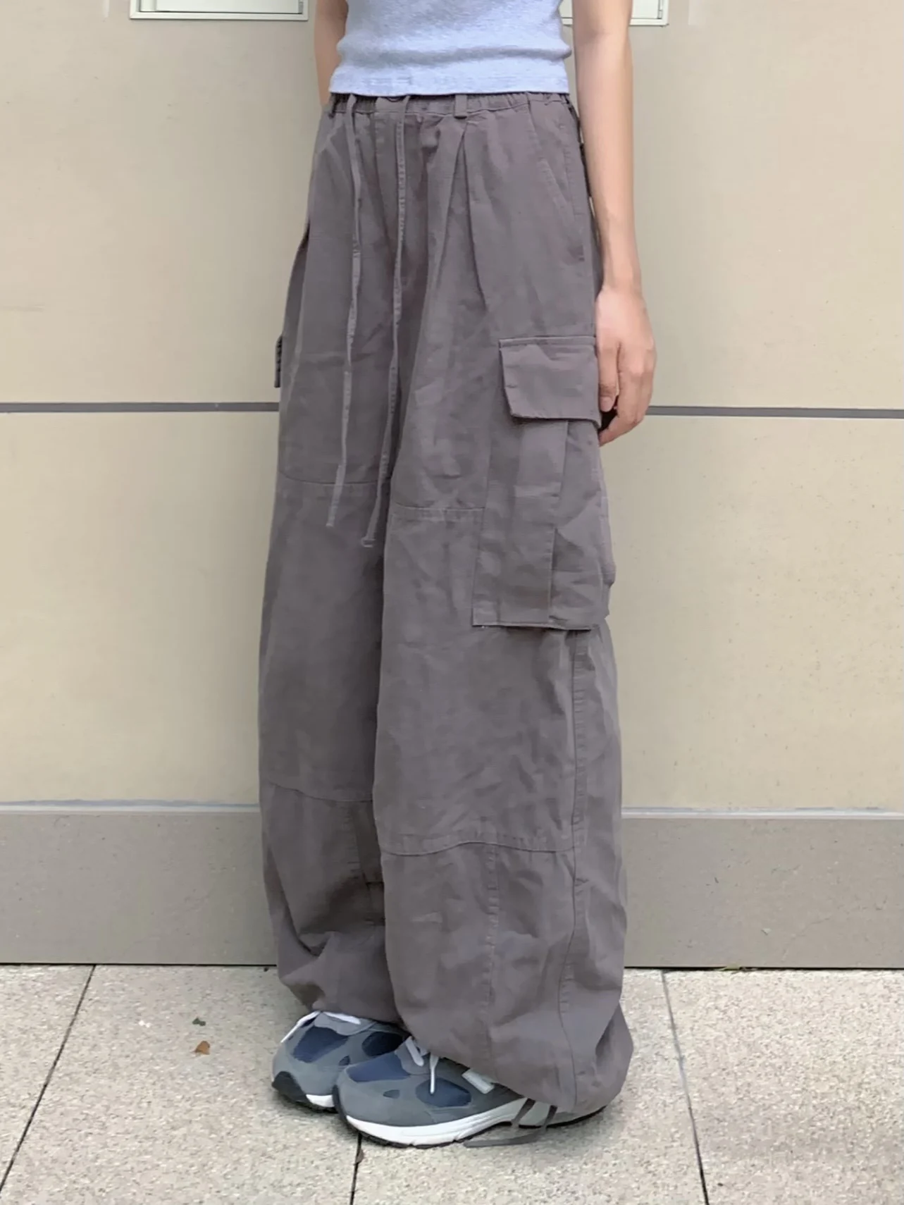 カーゴパンツ コーデ レディース 振り返りガイド｜通勤に合うヴィンテージ風ストレートパンツの選び方