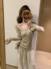 美しいVネックフレアスリーブTシャツ【秋用・ニット・レディース・長袖】