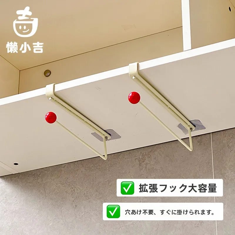 フロア下用ハンガー収納ラック：穴あけ不要・アイロン台付きの多機能収納解決策