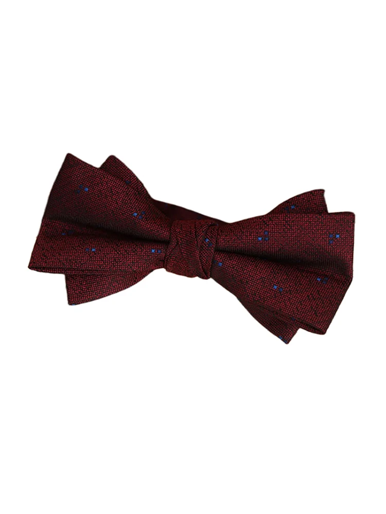 bowtieをどう選ぶか？レトロなボルドー色蝶ネクタイが、日常のスタイルに与える驚きとは