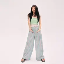 ストライプ柄の抽绳ワイドレッグパンツ【ウエストゴム・女性用・ボタン付き】（セットアップ対応）
