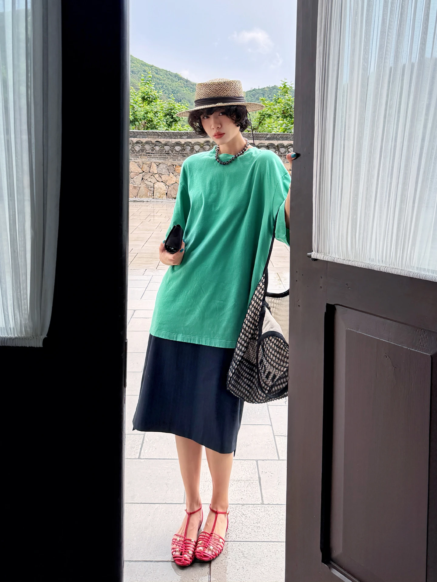 50代夏旅行ファッション：ストライプ柄Aラインスカートの実用性とシーン別活用法