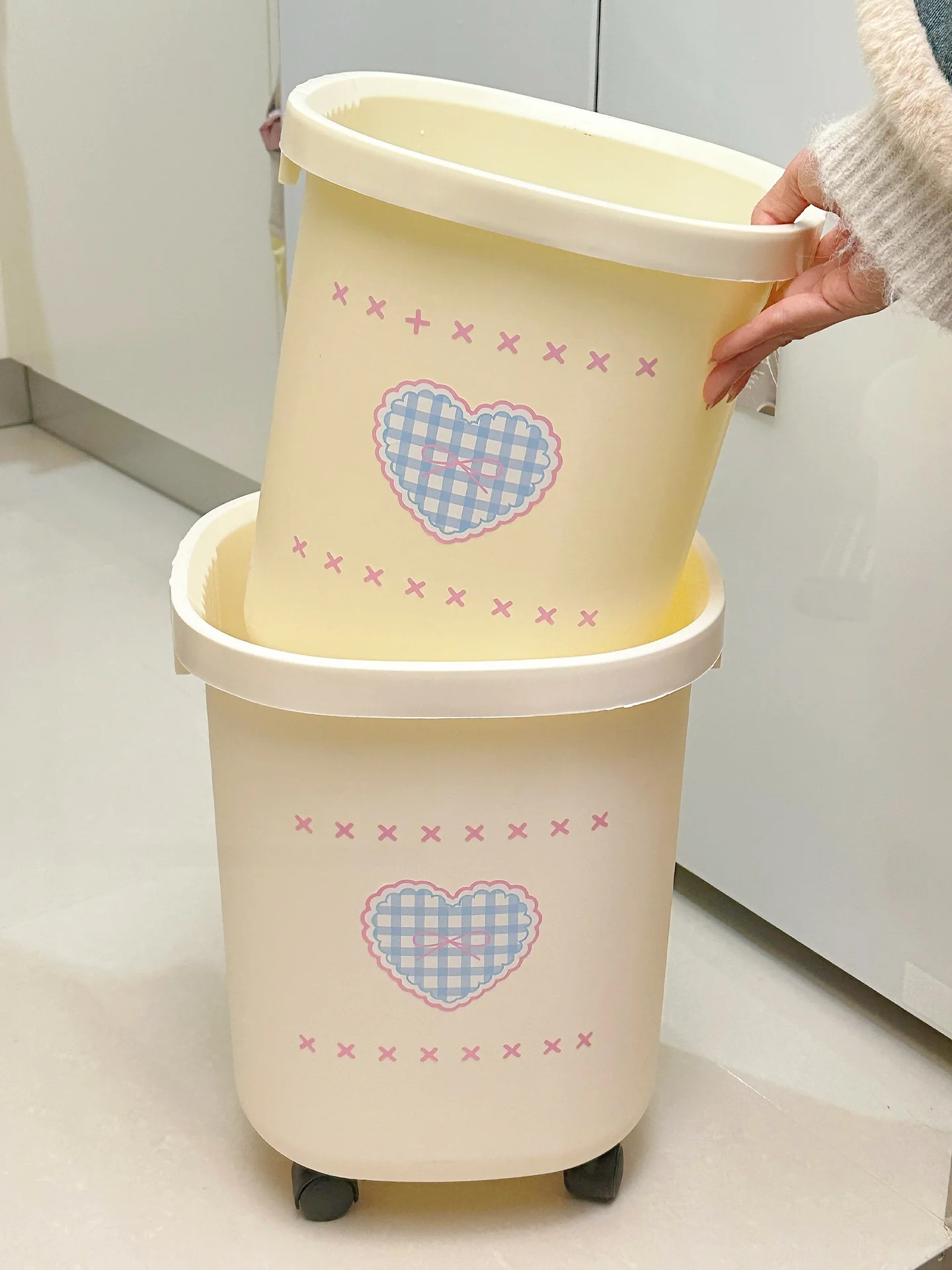 おしゃれなゴミ箱：20リットルの少女心デザインが家庭で実用に
