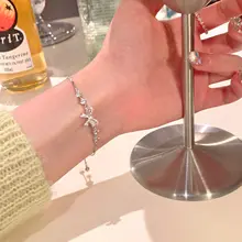魅力あふれる蝶モチーフブレスレット【デザイン性豊かな細かいダイヤモン  ド装飾・女性用・軽やかで高級感ある仕上げ】